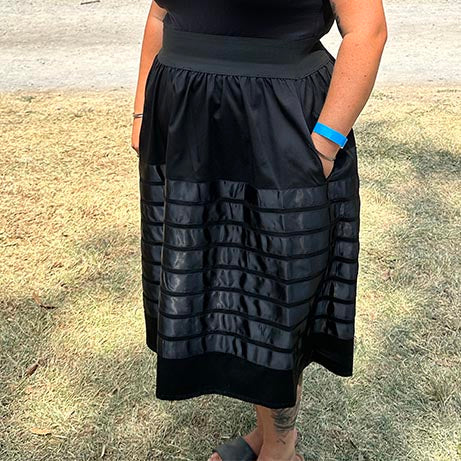 TONE ON TONE RIBBON SKIRT MIDI